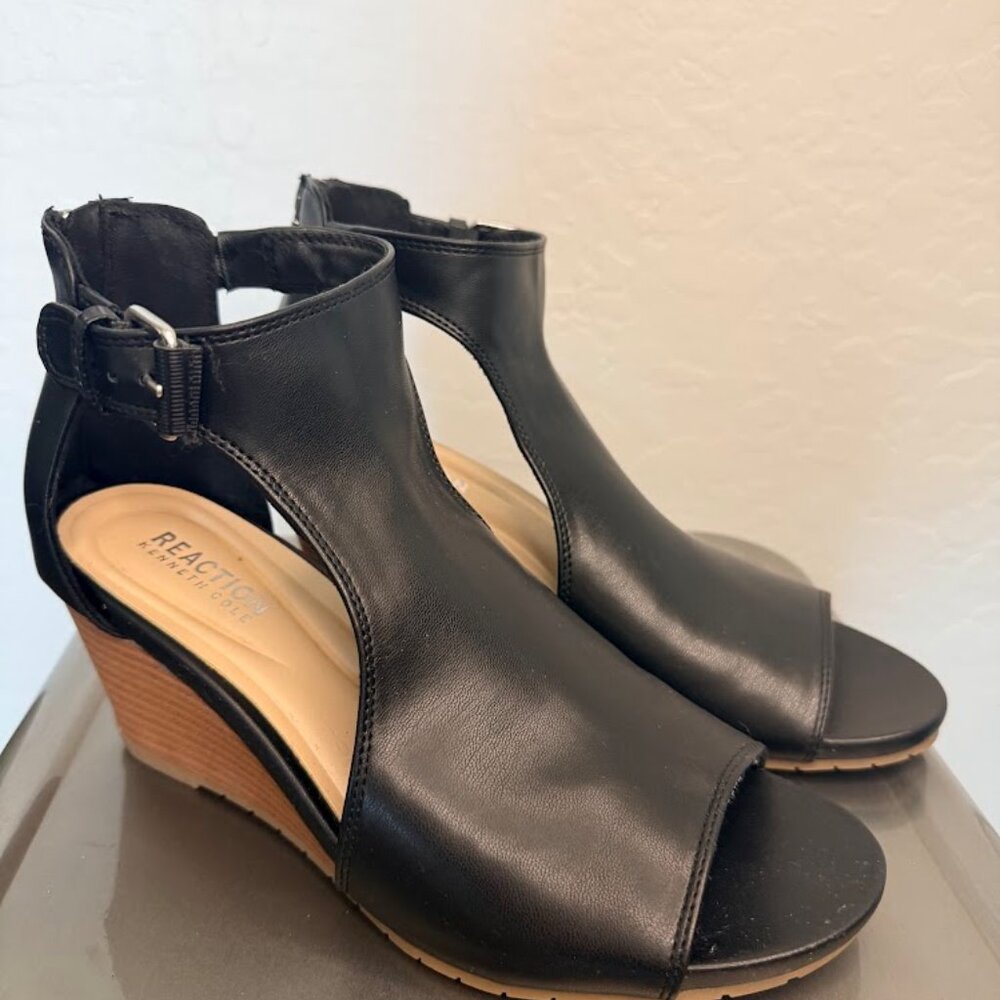 Gracie Wedge Sandal (Women) Reaction Kenneth Cole Black Good condition